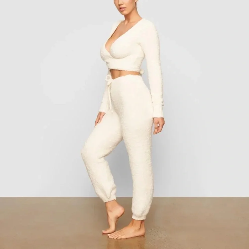 Skims Cozy Cream Fuzzy Knit Joggers - Picture 4 of 10